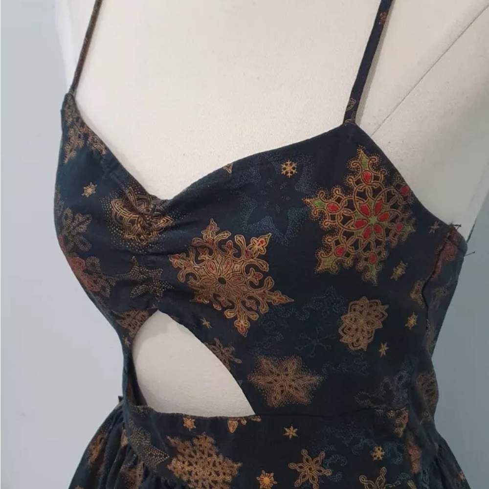 Retrolicious Black and Gold Snowflake Dress